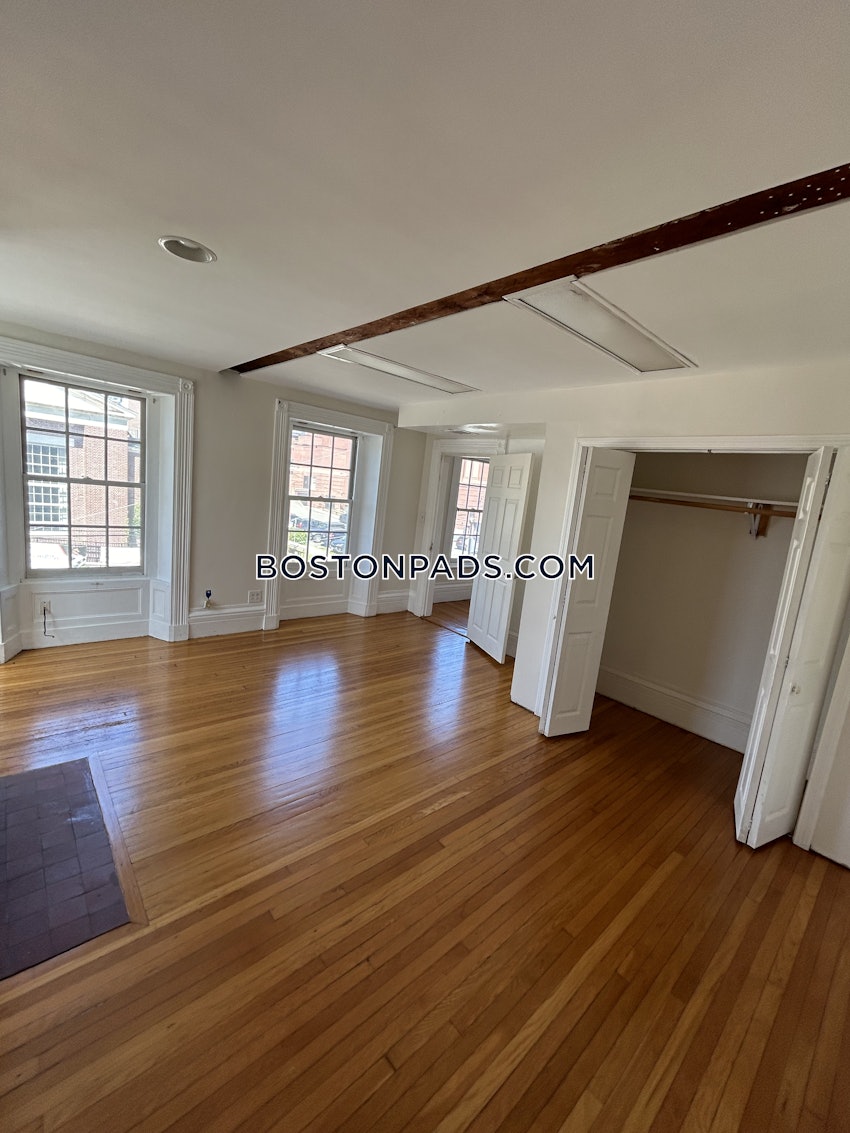 MEDFORD - MEDFORD SQUARE - 5 Beds, 2 Baths - Image 18