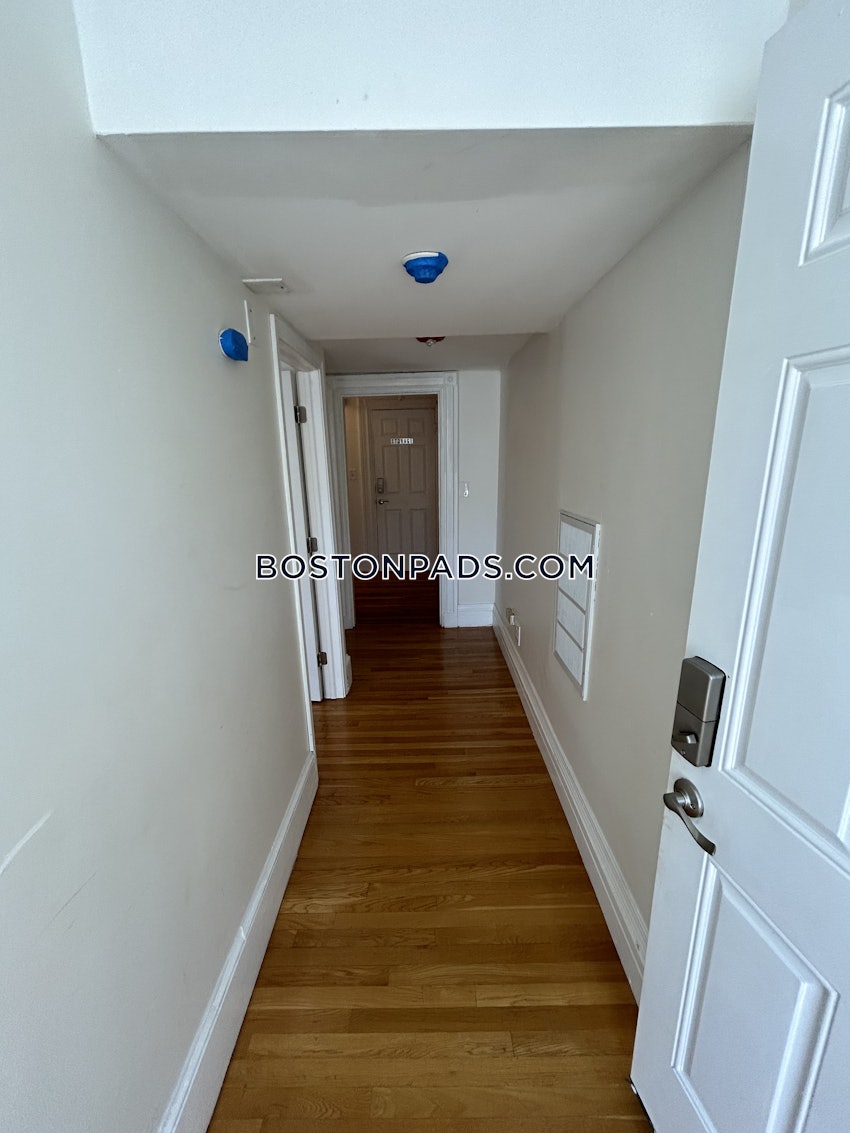 MEDFORD - MEDFORD SQUARE - 5 Beds, 2 Baths - Image 15