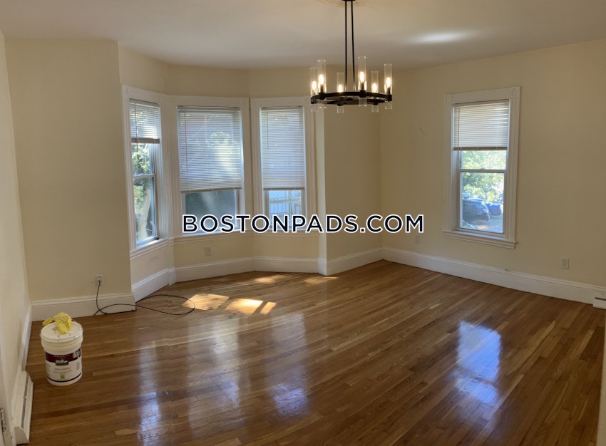 BOSTON - FORT HILL - 2 Beds, 1 Bath - Image 3