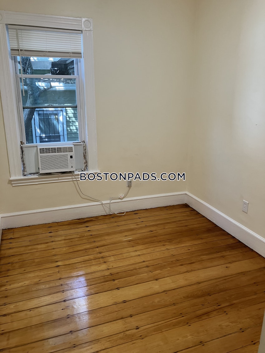 BOSTON - FORT HILL - 2 Beds, 1 Bath - Image 6