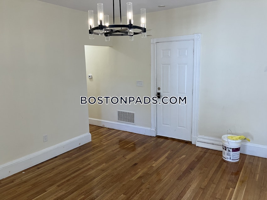 BOSTON - FORT HILL - 2 Beds, 1 Bath - Image 5