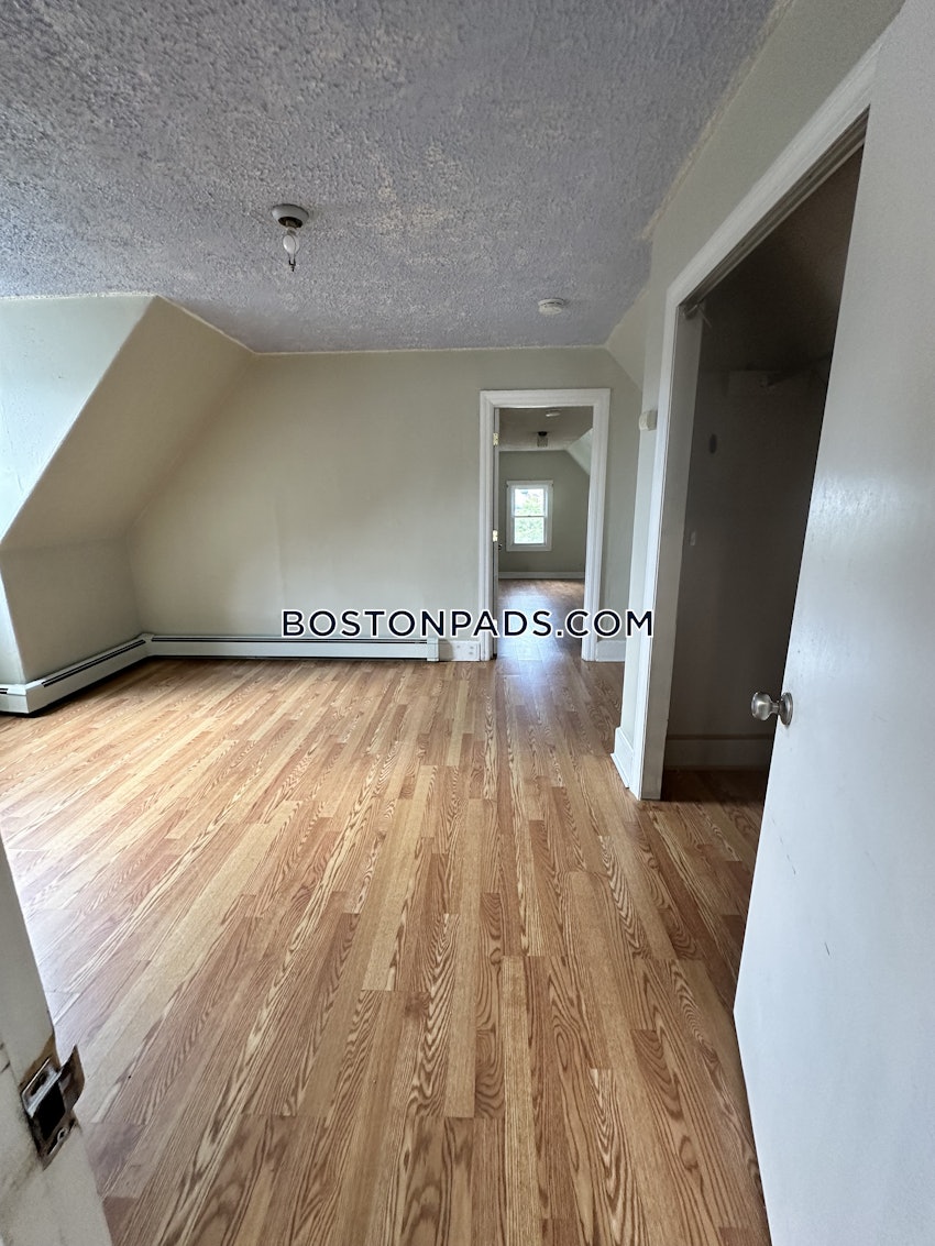 MEDFORD - TUFTS - 4 Beds, 2 Baths - Image 26