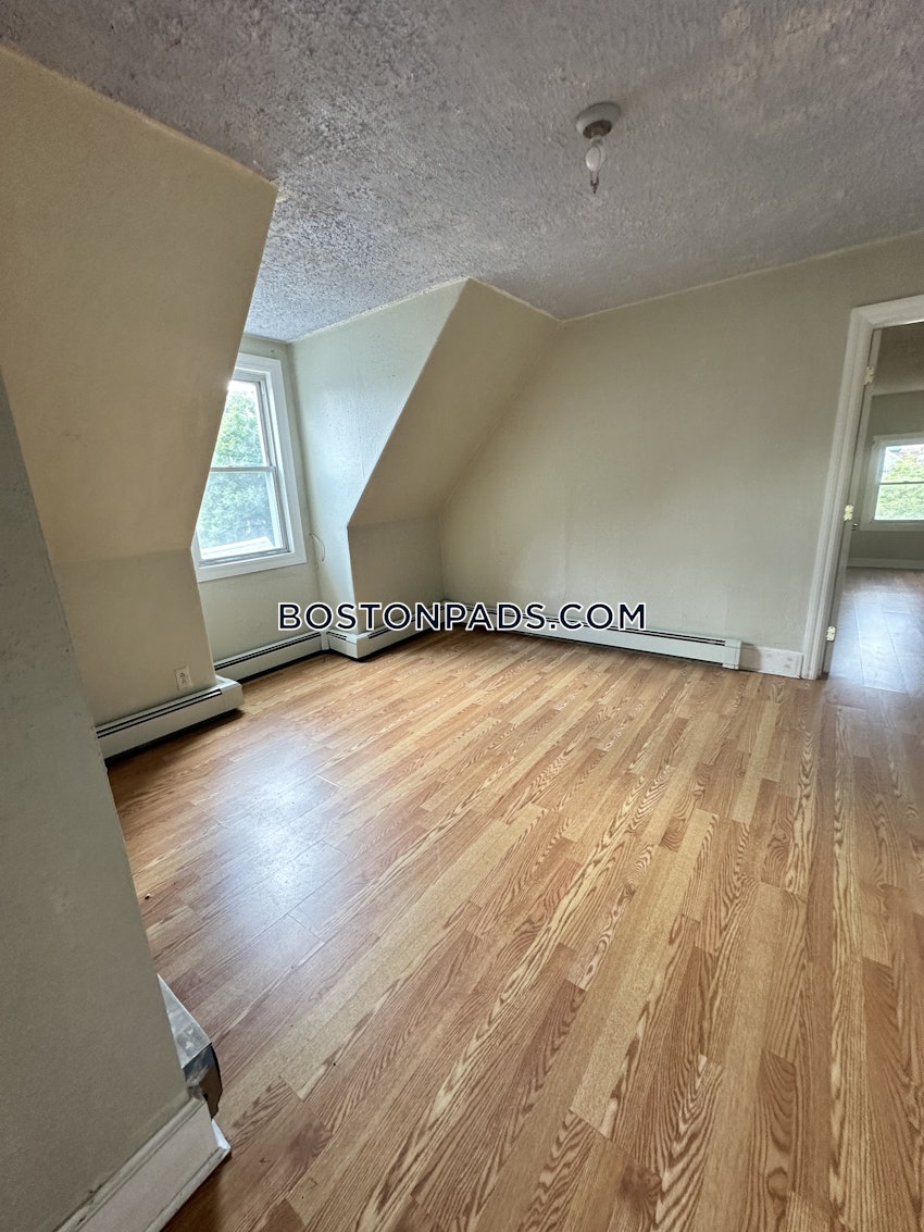 MEDFORD - TUFTS - 4 Beds, 2 Baths - Image 25