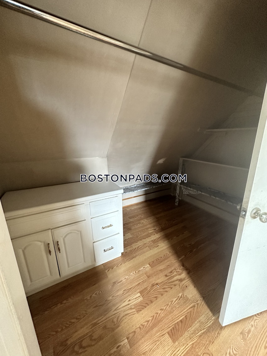 MEDFORD - TUFTS - 4 Beds, 2 Baths - Image 23