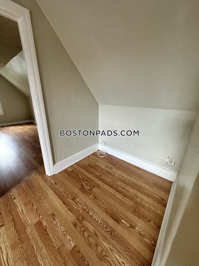 MEDFORD - TUFTS - 4 Beds, 2 Baths - Image 24