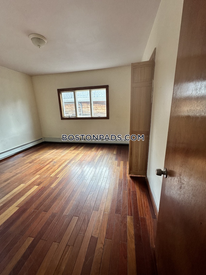 MEDFORD - TUFTS - 4 Beds, 2 Baths - Image 20