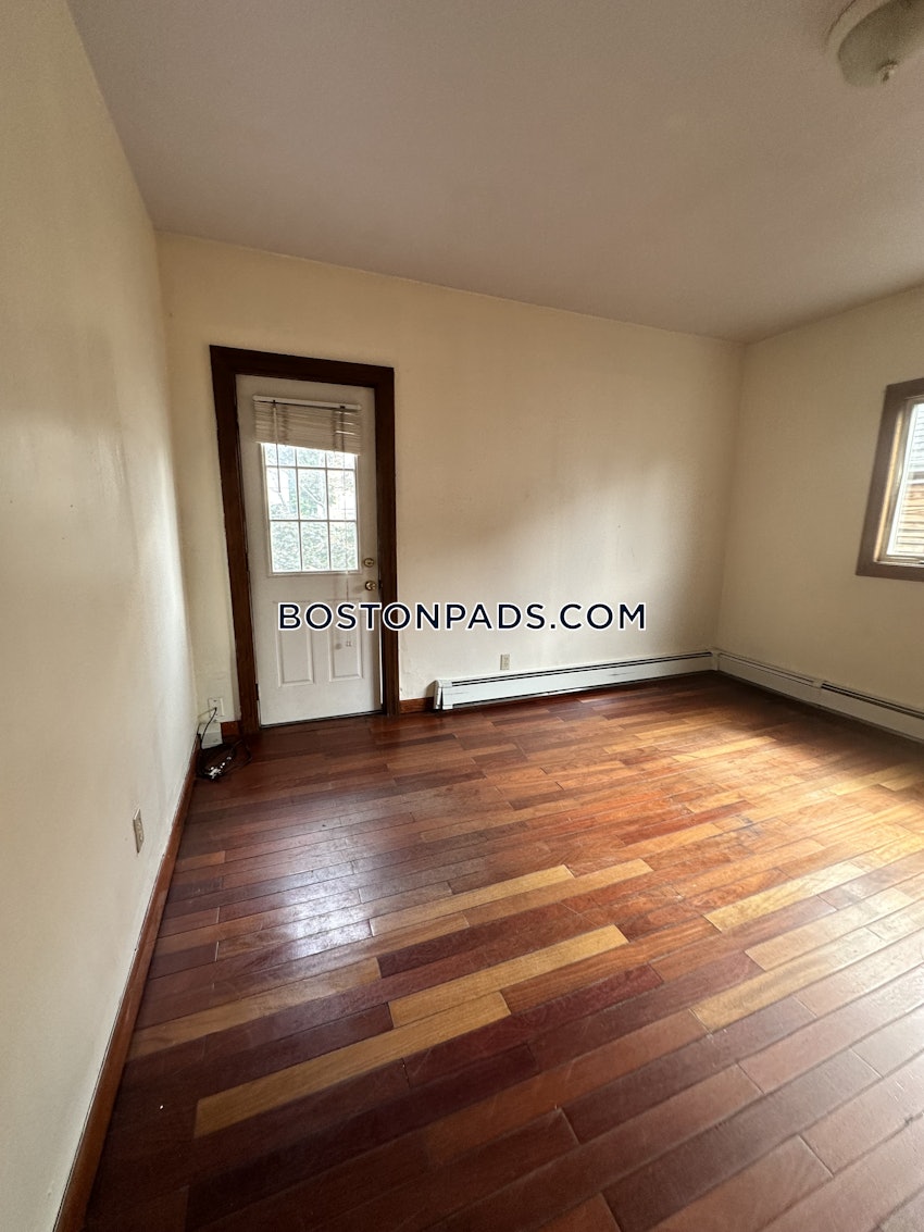 MEDFORD - TUFTS - 4 Beds, 2 Baths - Image 18