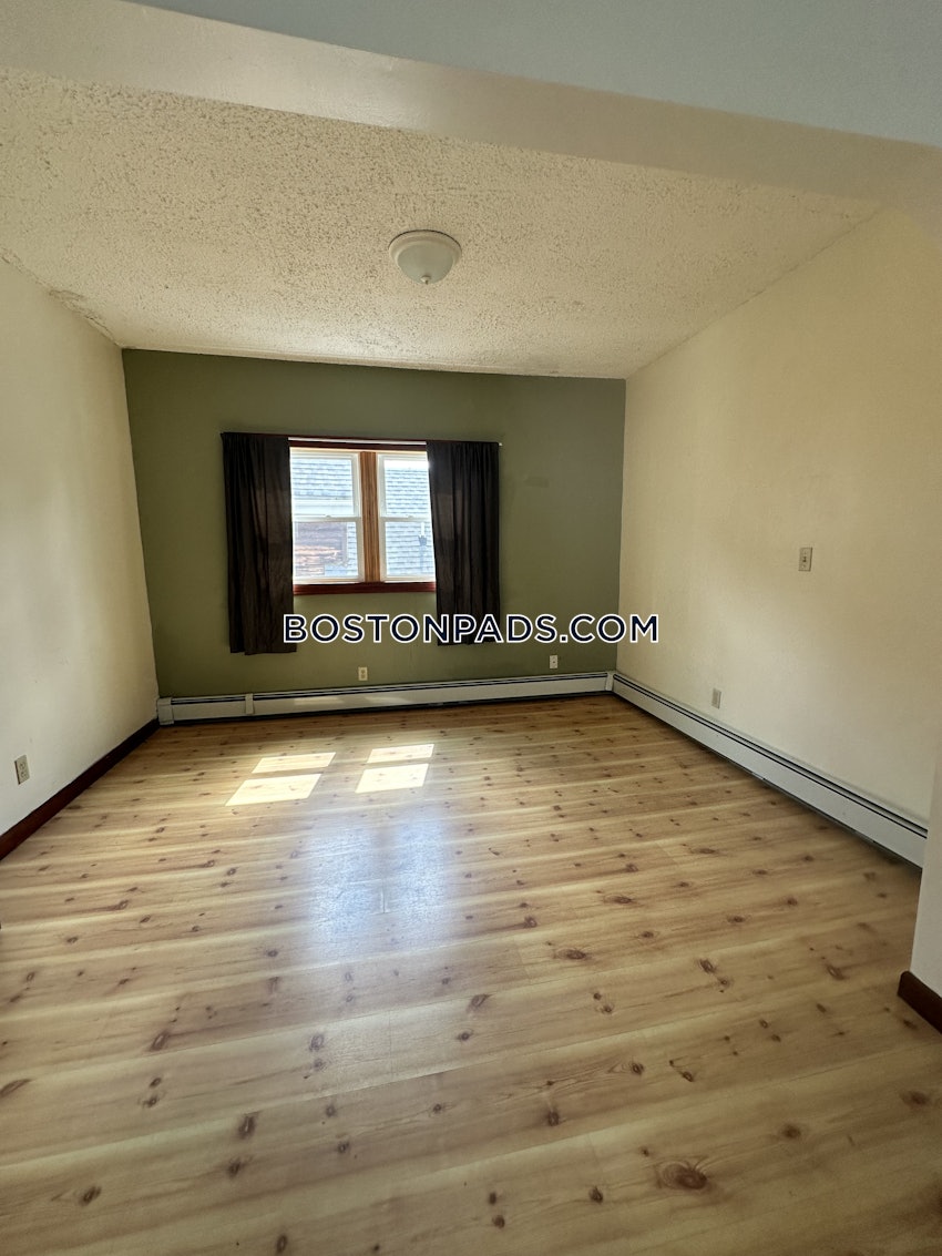 MEDFORD - TUFTS - 4 Beds, 2 Baths - Image 14