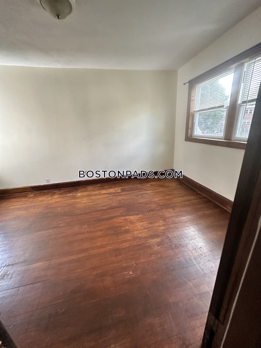 MEDFORD - TUFTS - 4 Beds, 2 Baths - Image 13