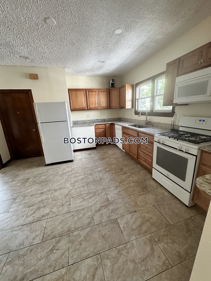 MEDFORD - TUFTS - 4 Beds, 2 Baths - Image 9