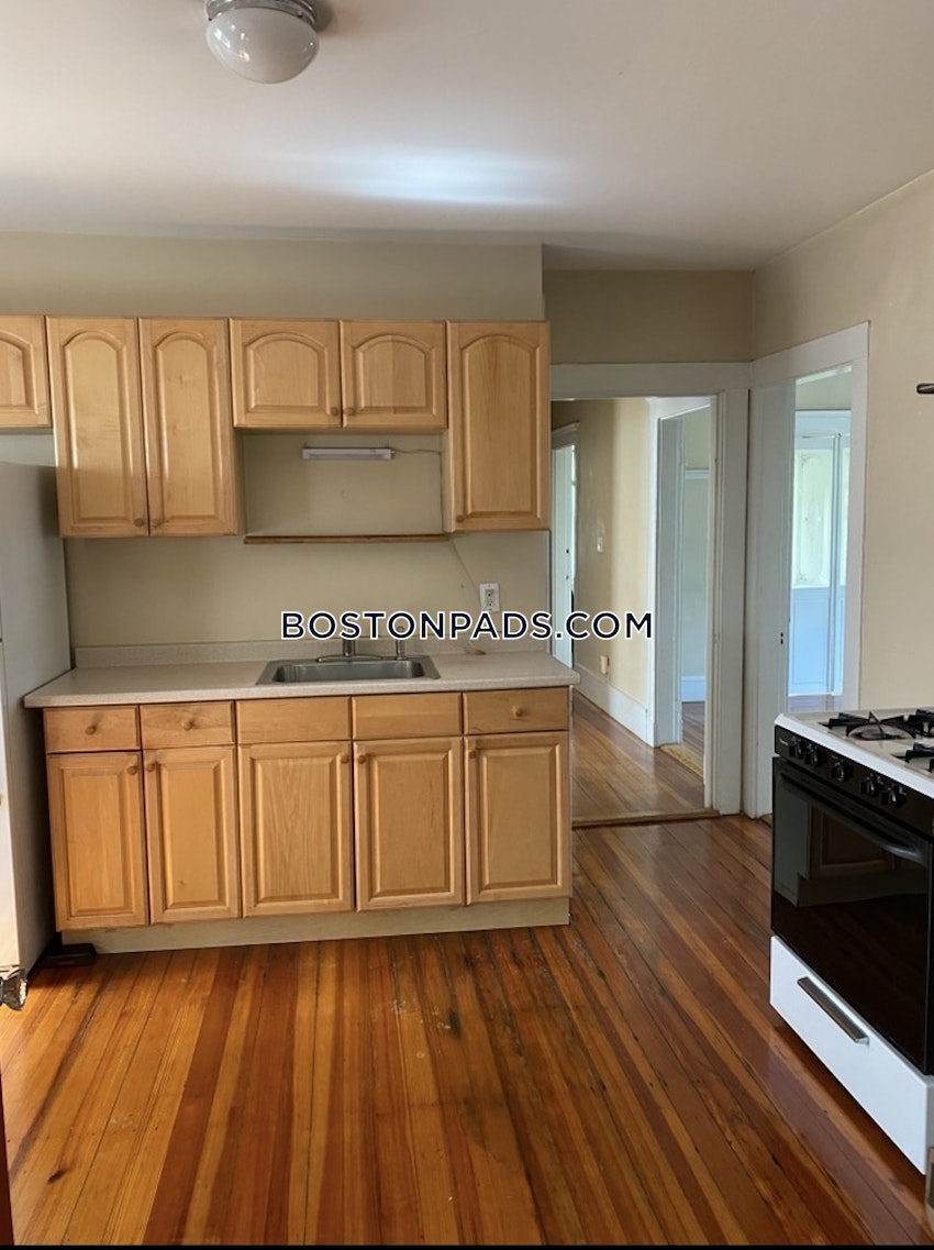 MEDFORD - TUFTS - 2 Beds, 1 Bath - Image 2