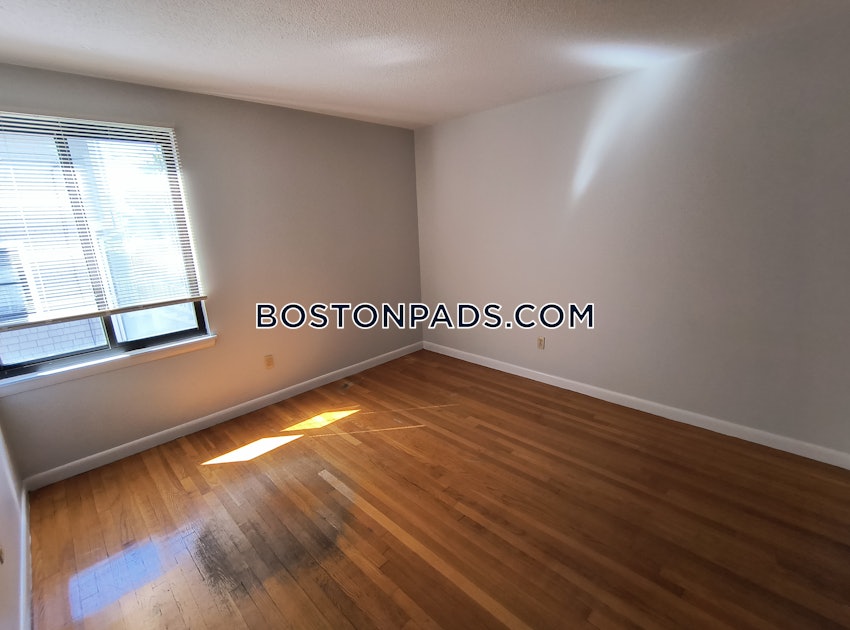 CAMBRIDGE - PORTER SQUARE - 3 Beds, 2 Baths - Image 30