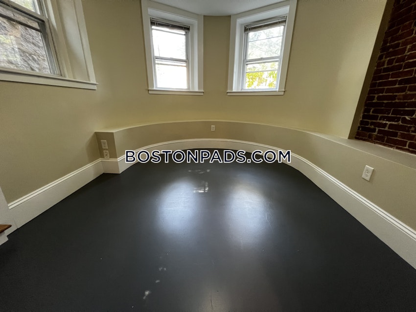 BROOKLINE- BROOKLINE VILLAGE - 1 Bed, 1 Bath - Image 4