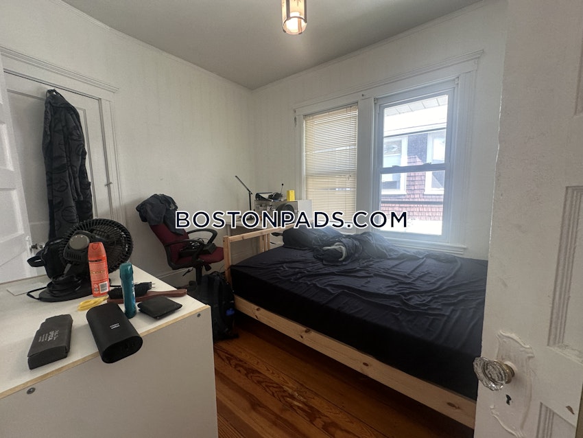 SOMERVILLE - TUFTS - 4 Beds, 1 Bath - Image 12