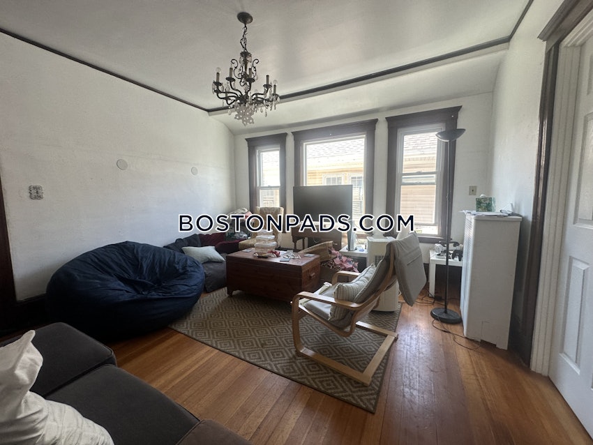 SOMERVILLE - TUFTS - 4 Beds, 1 Bath - Image 11