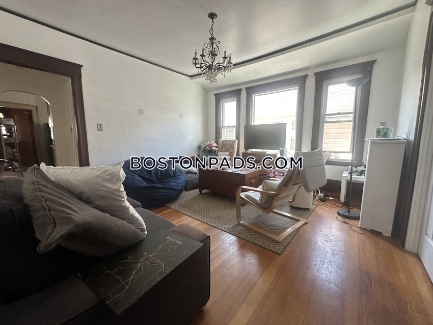 SOMERVILLE - TUFTS - 4 Beds, 1 Bath - Image 9