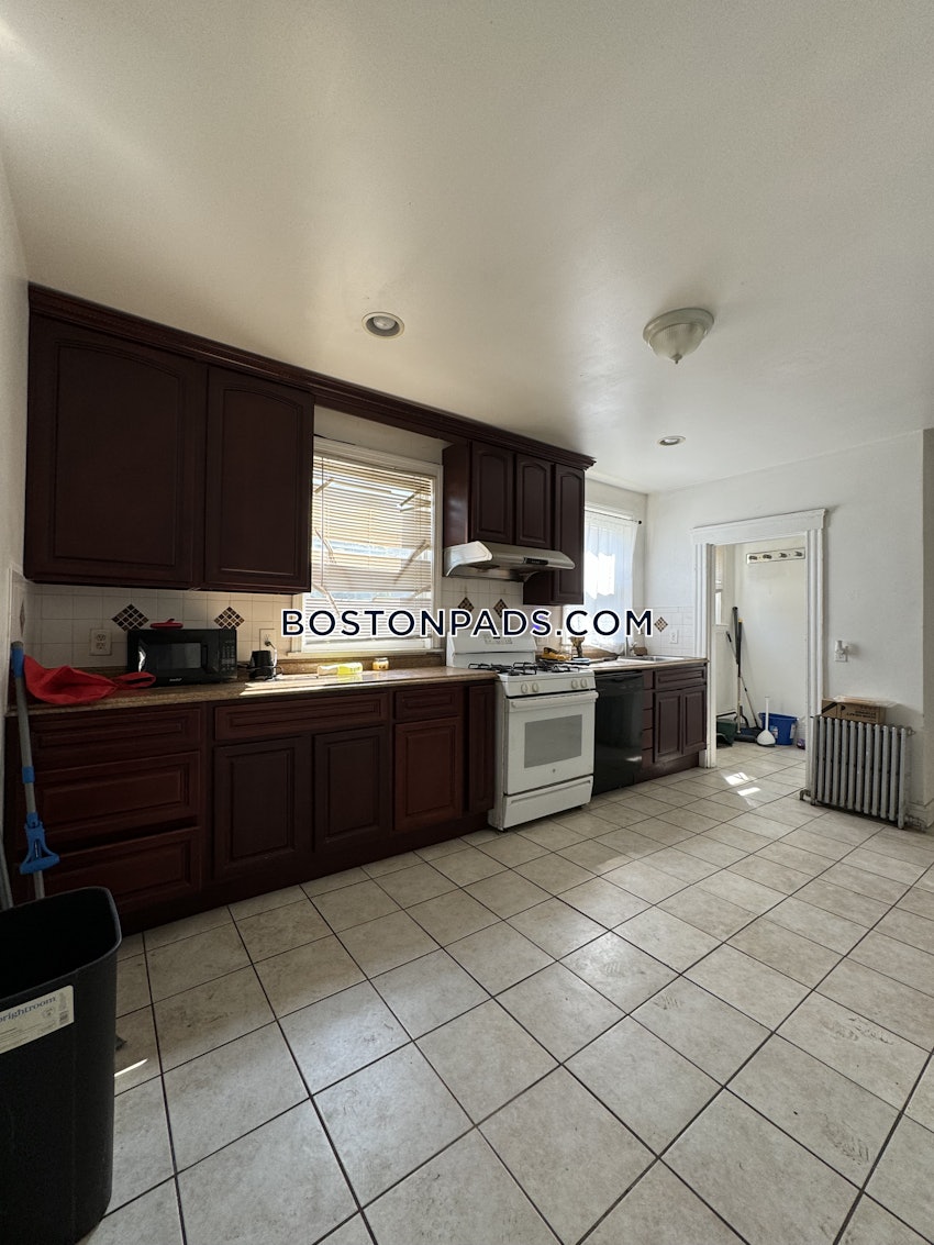 CAMBRIDGE - MT. AUBURN/BRATTLE/ FRESH POND - 2 Beds, 1 Bath - Image 3