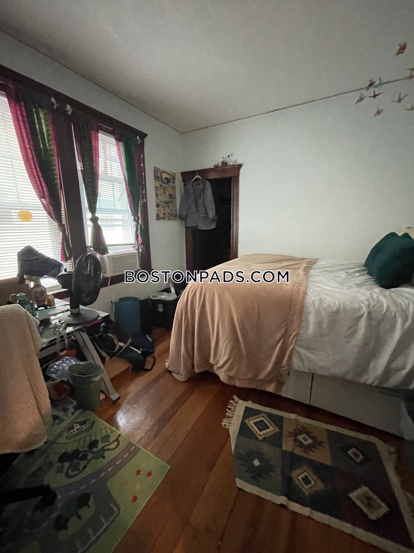 SOMERVILLE - TUFTS - 3 Beds, 1 Bath - Image 1