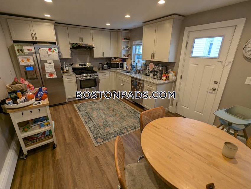 SOMERVILLE - WINTER HILL - 3 Beds, 1 Bath - Image 3