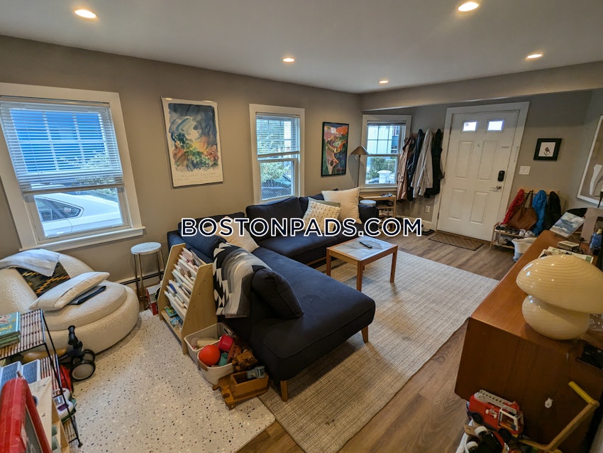 SOMERVILLE - WINTER HILL - 3 Beds, 1 Bath - Image 9