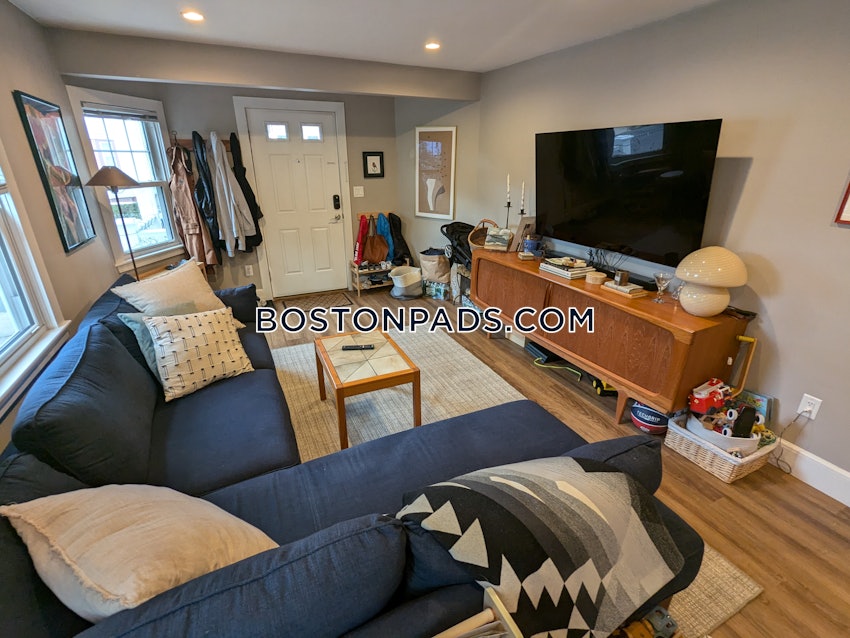 SOMERVILLE - WINTER HILL - 3 Beds, 1 Bath - Image 2