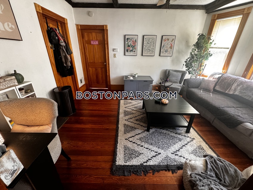 SOMERVILLE- WEST SOMERVILLE/ TEELE SQUARE - 4 Beds, 2 Baths - Image 4