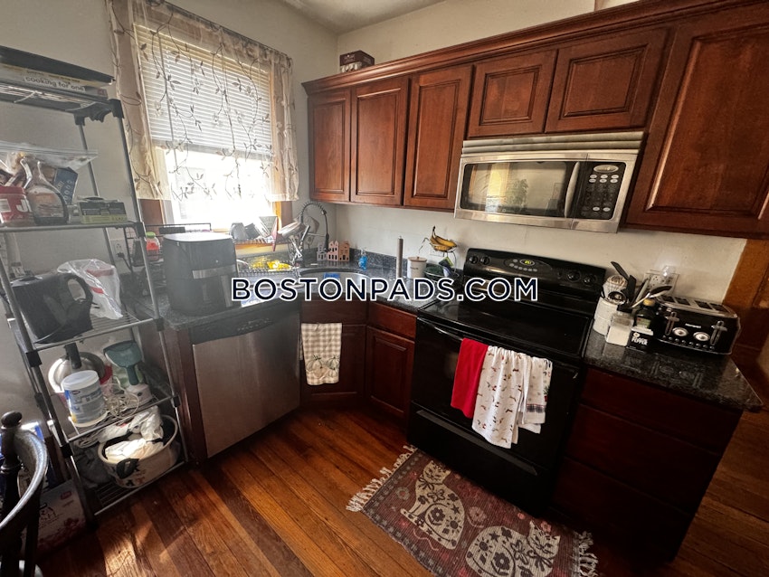 SOMERVILLE- WEST SOMERVILLE/ TEELE SQUARE - 4 Beds, 2 Baths - Image 3