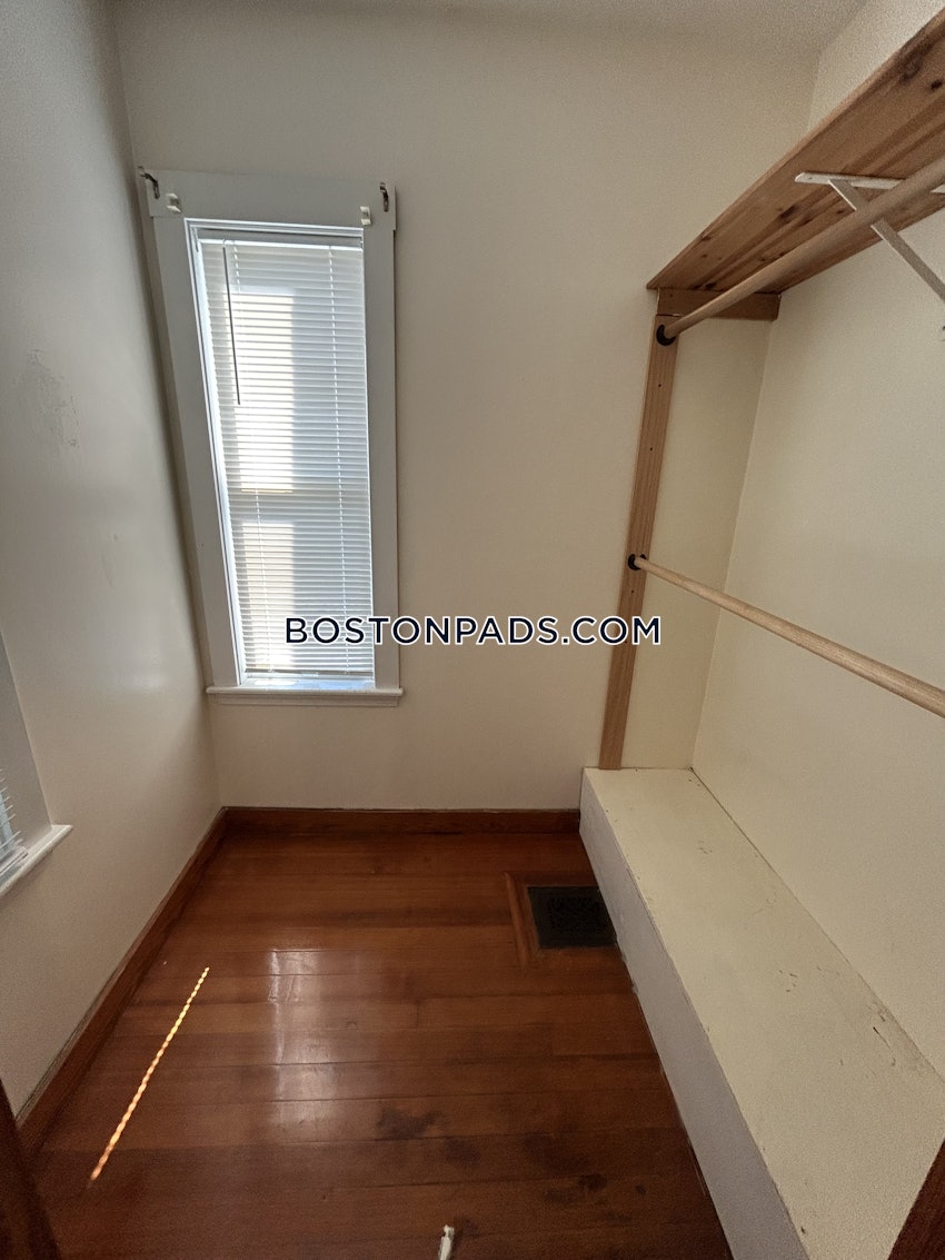 MEDFORD - TUFTS - 2 Beds, 1 Bath - Image 11