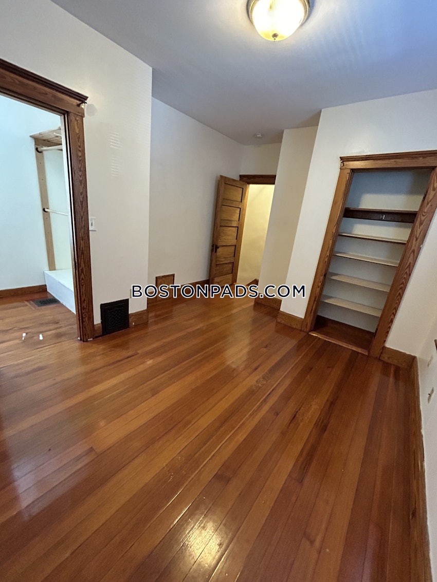 MEDFORD - TUFTS - 2 Beds, 1 Bath - Image 10