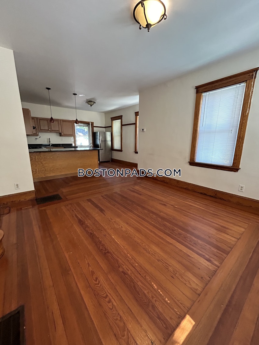 MEDFORD - TUFTS - 2 Beds, 1 Bath - Image 9