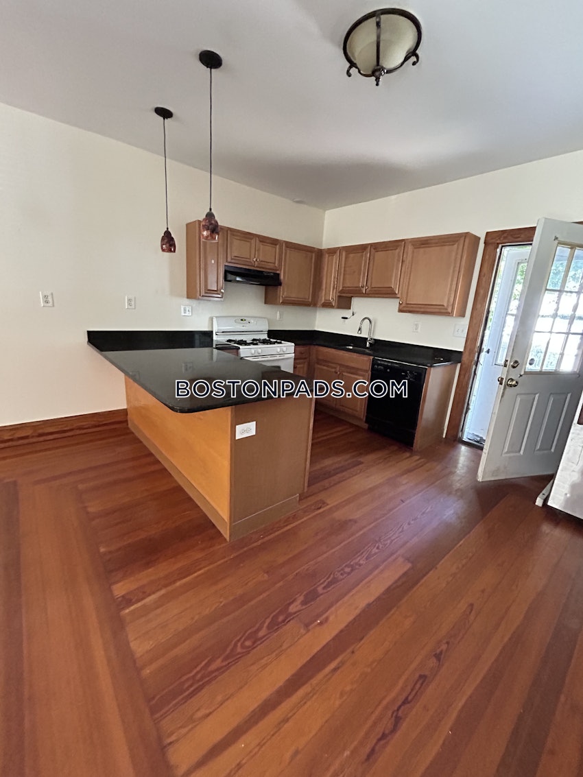 MEDFORD - TUFTS - 2 Beds, 1 Bath - Image 8