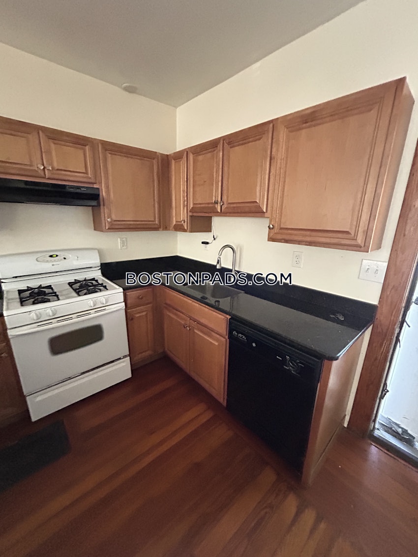 MEDFORD - TUFTS - 2 Beds, 1 Bath - Image 1