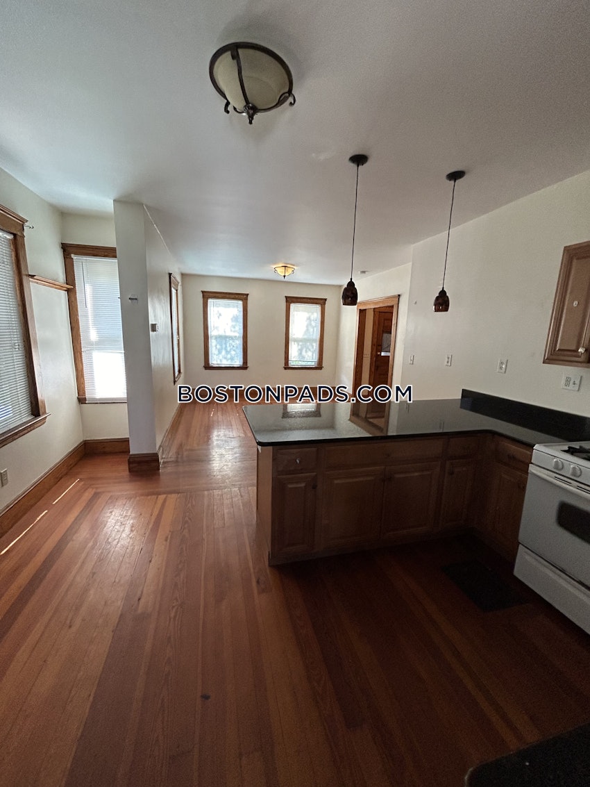 MEDFORD - TUFTS - 2 Beds, 1 Bath - Image 7