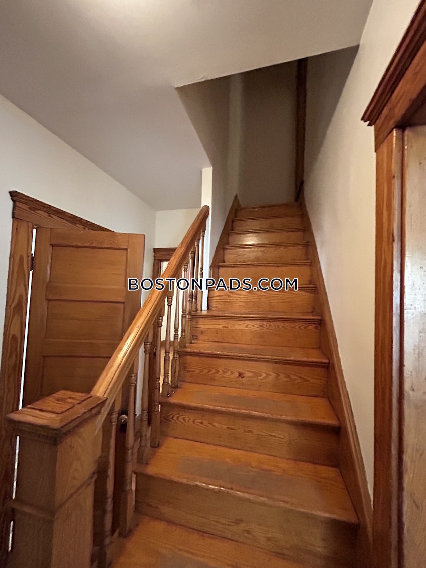 MEDFORD - TUFTS - 2 Beds, 1 Bath - Image 6