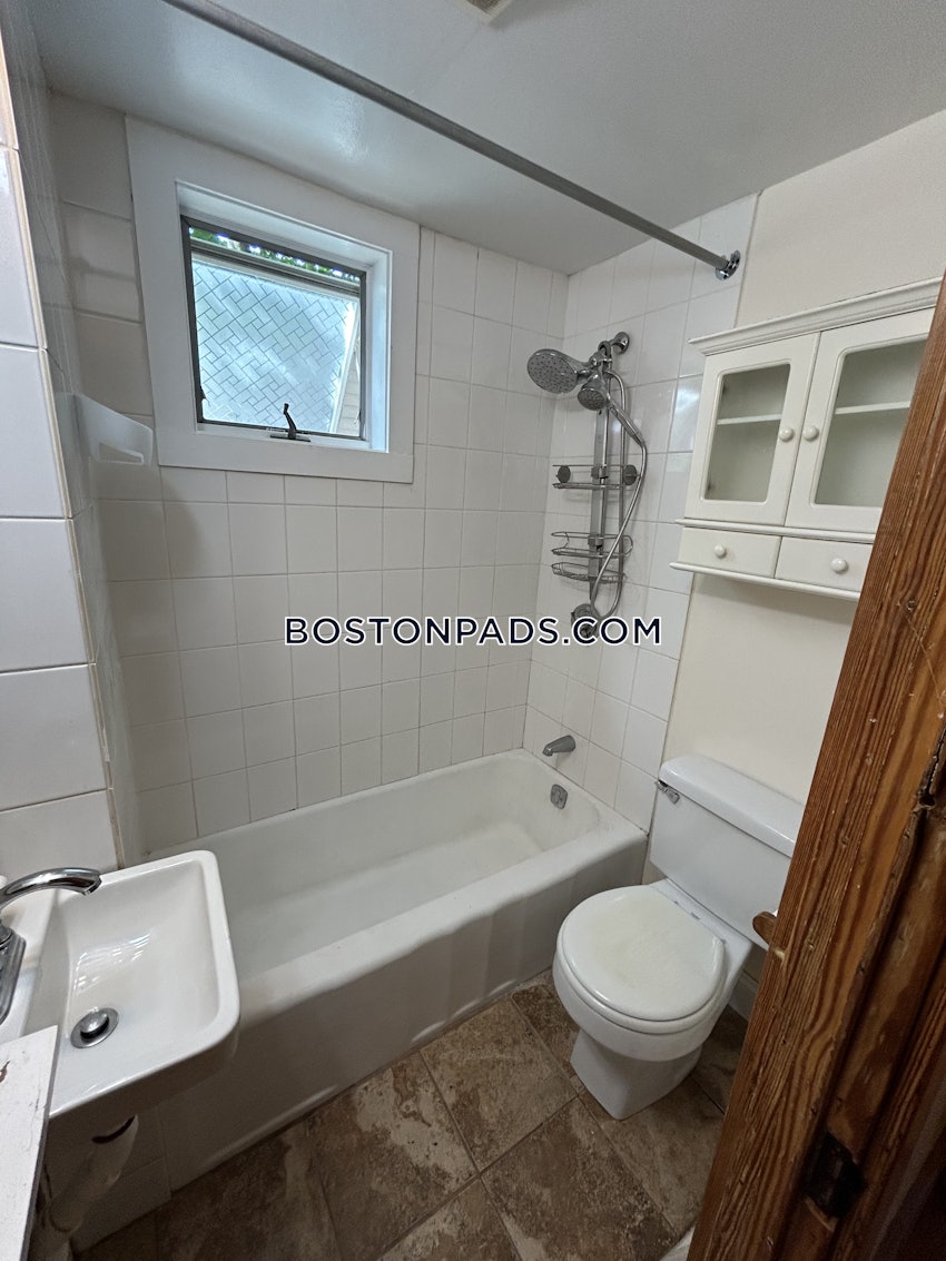 MEDFORD - TUFTS - 2 Beds, 1 Bath - Image 14