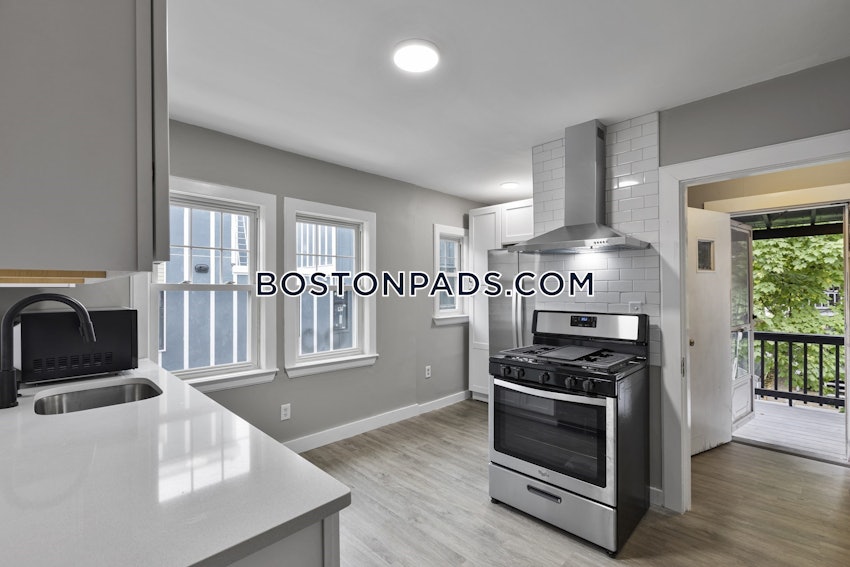 MEDFORD - TUFTS - 3 Beds, 1 Bath - Image 3