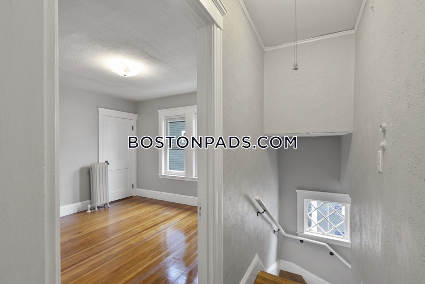 MEDFORD - TUFTS - 3 Beds, 1 Bath - Image 17