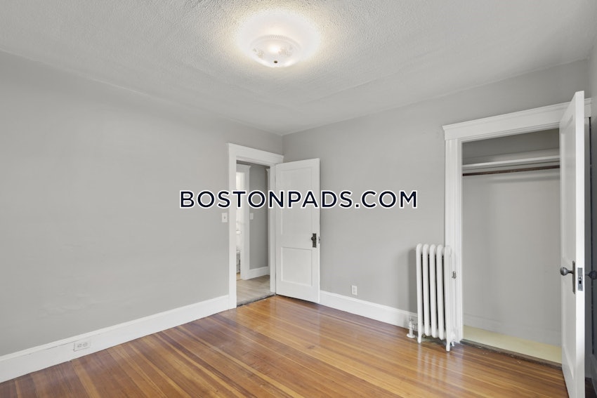 MEDFORD - TUFTS - 3 Beds, 1 Bath - Image 15