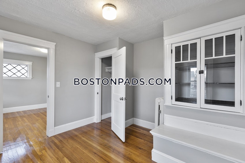 MEDFORD - TUFTS - 3 Beds, 1 Bath - Image 11