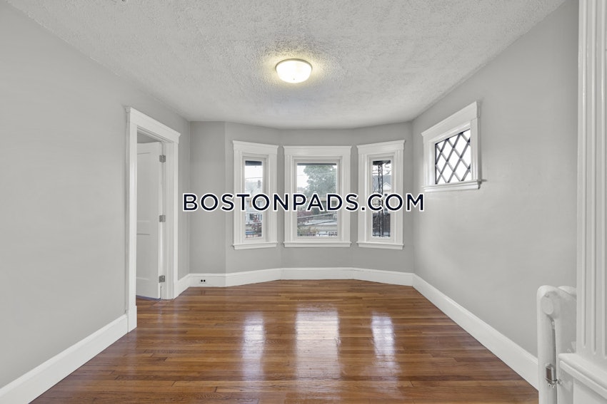 MEDFORD - TUFTS - 3 Beds, 1 Bath - Image 8