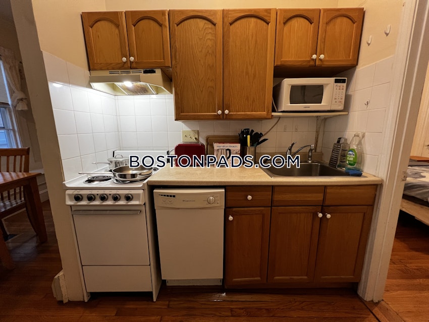 CAMBRIDGE - INMAN SQUARE - 1 Bed, 1 Bath - Image 4