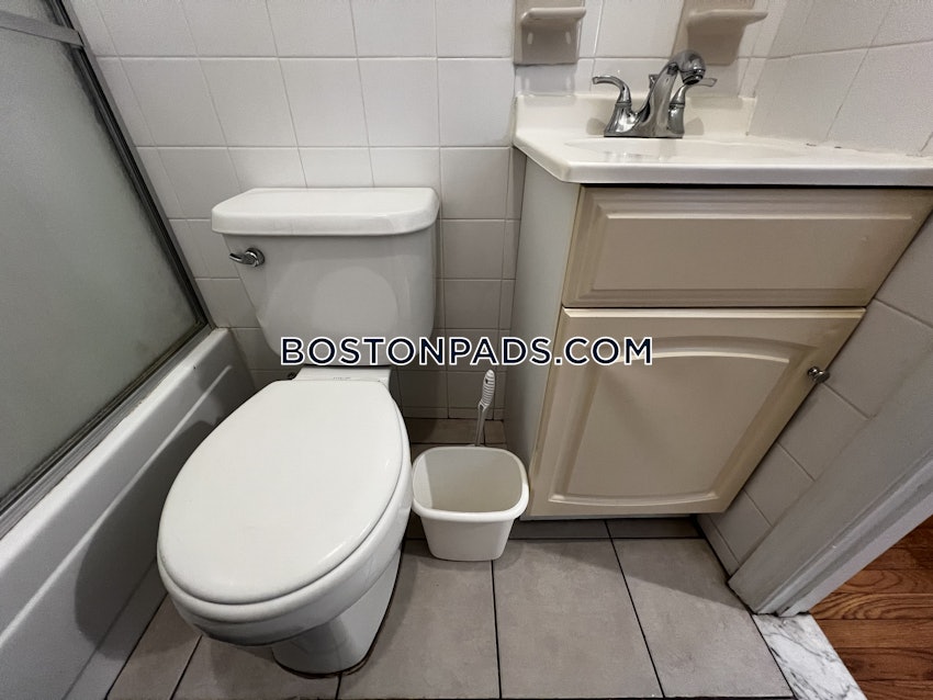 CAMBRIDGE - INMAN SQUARE - 1 Bed, 1 Bath - Image 20