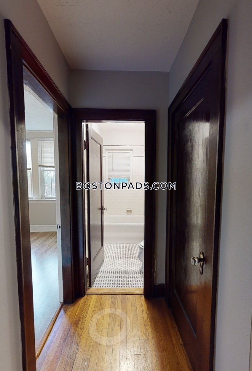 SOMERVILLE - TUFTS - 1 Bed, 1 Bath - Image 4