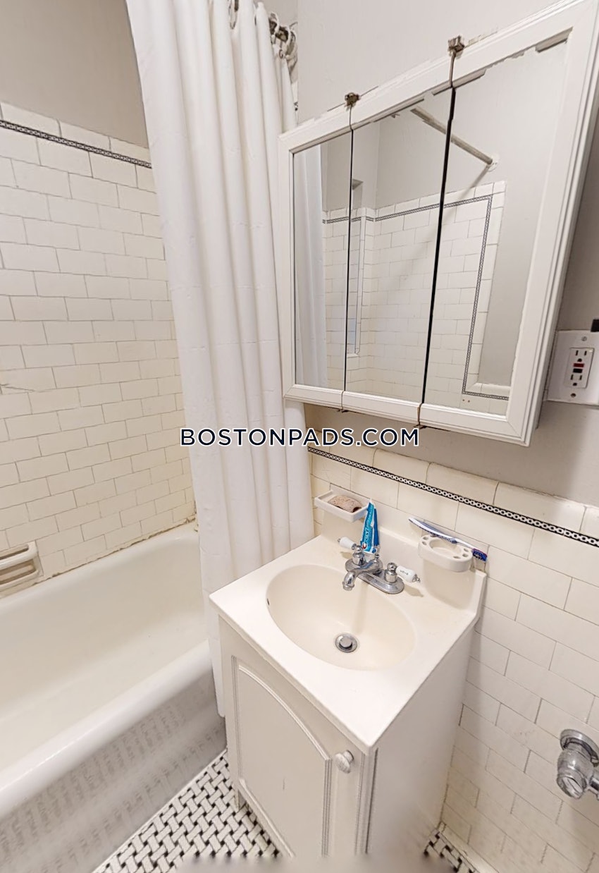 SOMERVILLE - TUFTS - 1 Bed, 1 Bath - Image 8