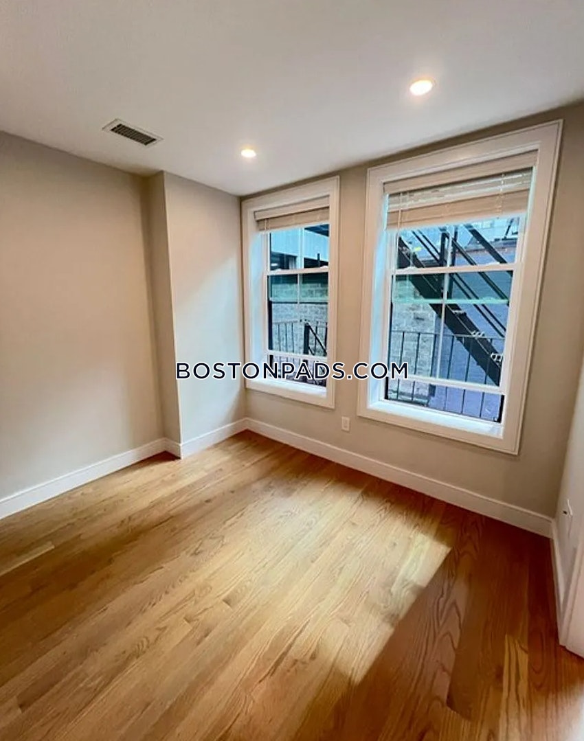 BOSTON - CHINATOWN - 3 Beds, 1.5 Baths - Image 2