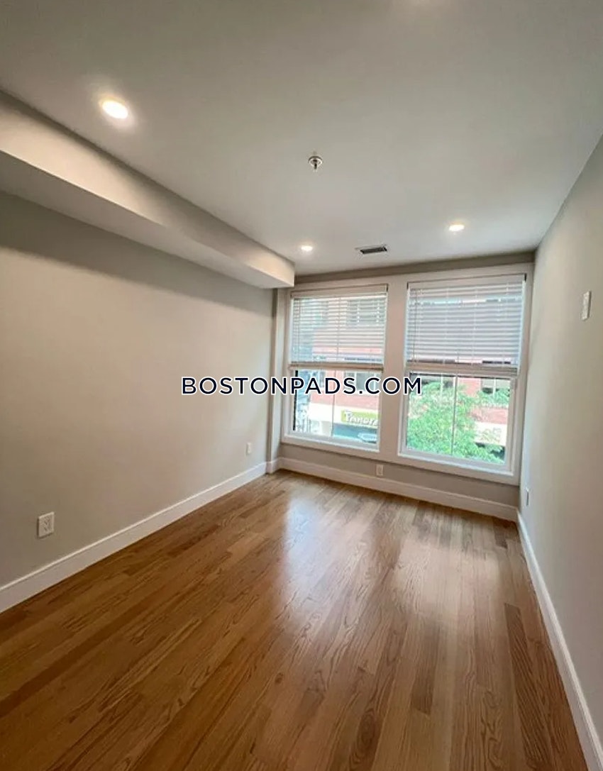 BOSTON - CHINATOWN - 3 Beds, 1.5 Baths - Image 5