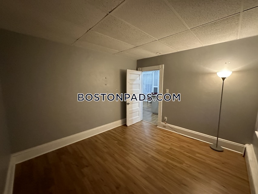 SOMERVILLE - UNION SQUARE - 3 Beds, 1 Bath - Image 17