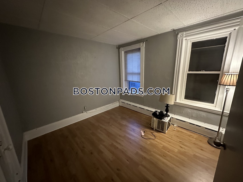 SOMERVILLE - UNION SQUARE - 3 Beds, 1 Bath - Image 14