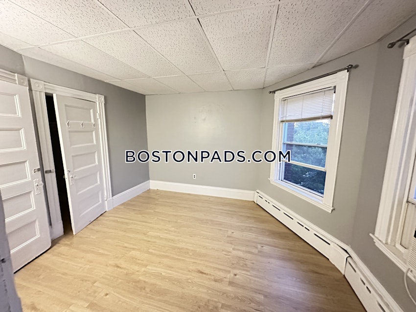 SOMERVILLE - UNION SQUARE - 3 Beds, 1 Bath - Image 12