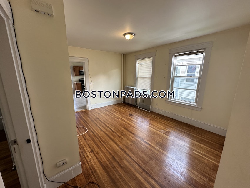 SOMERVILLE - WINTER HILL - 3 Beds, 1 Bath - Image 9